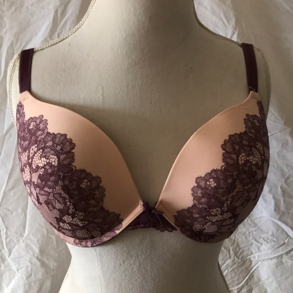 Victoria’s Secret 36DD lightly padded bra